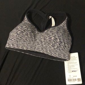Lululemon sports bra w/ foam cups!